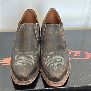 Freebird Wyoming in black distressed size 6